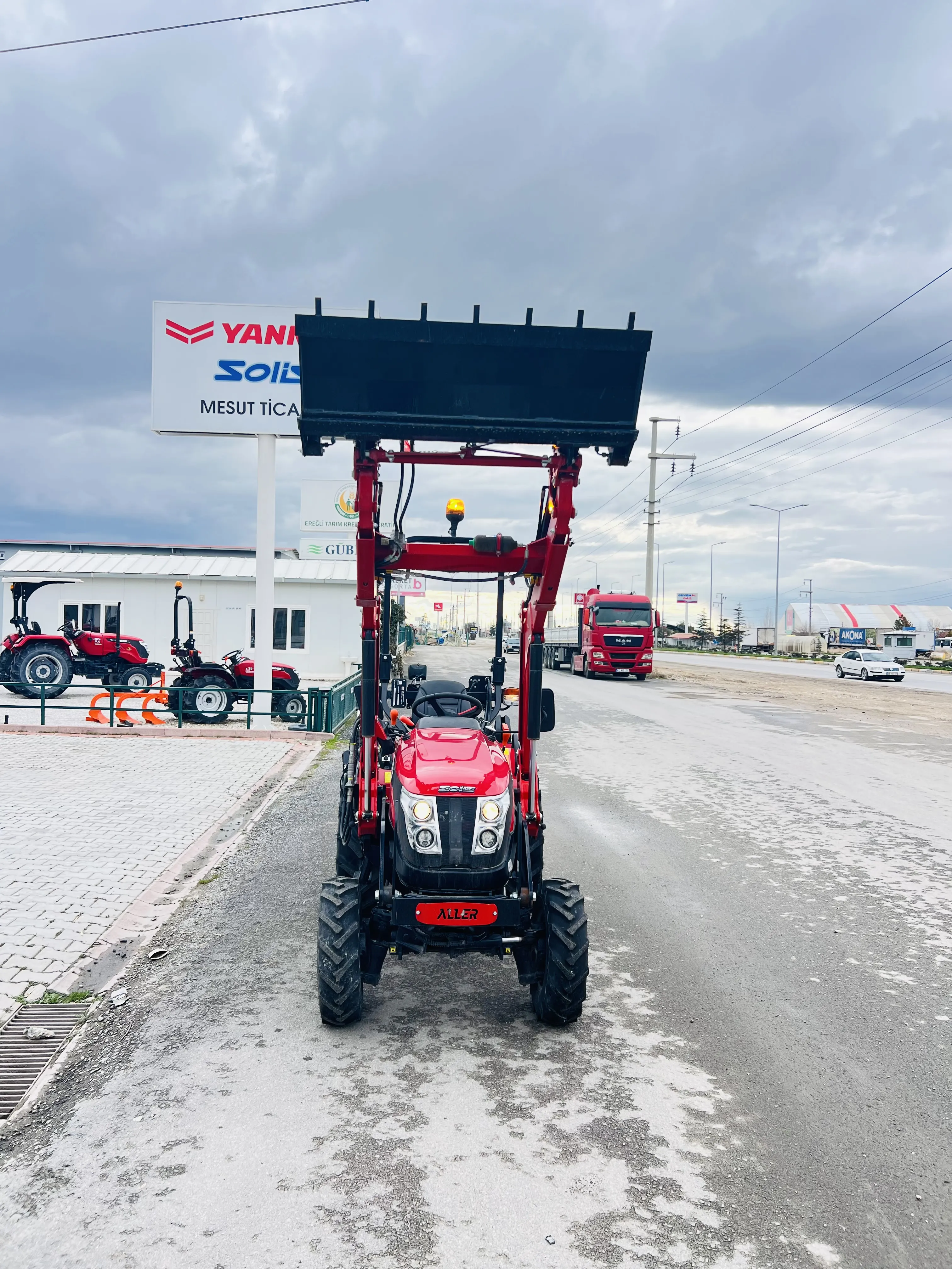 SOLİS S26PLAS ÖN YÜKLEYİCİ KEPÇELİ