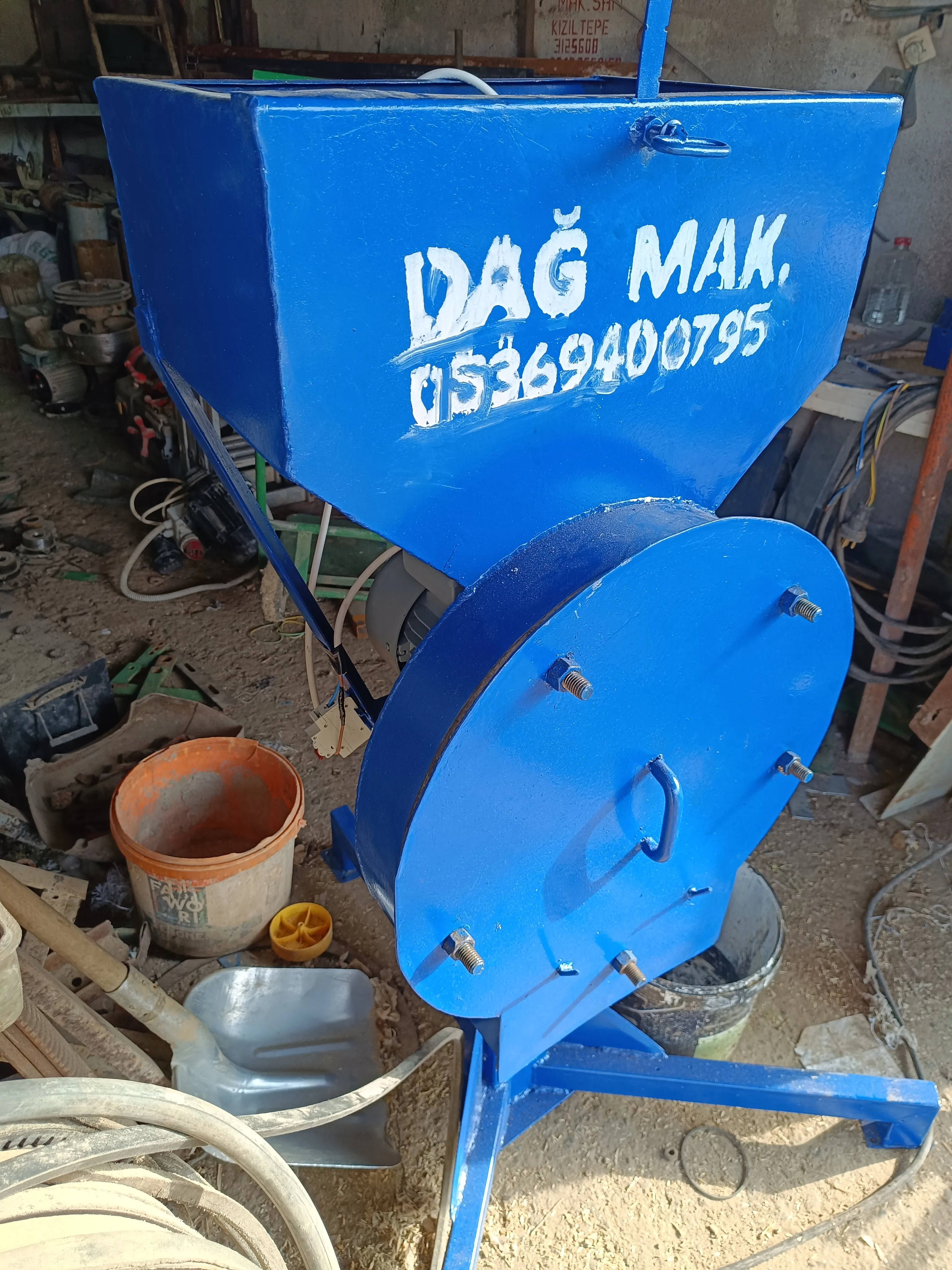 Yem yapma makinesi